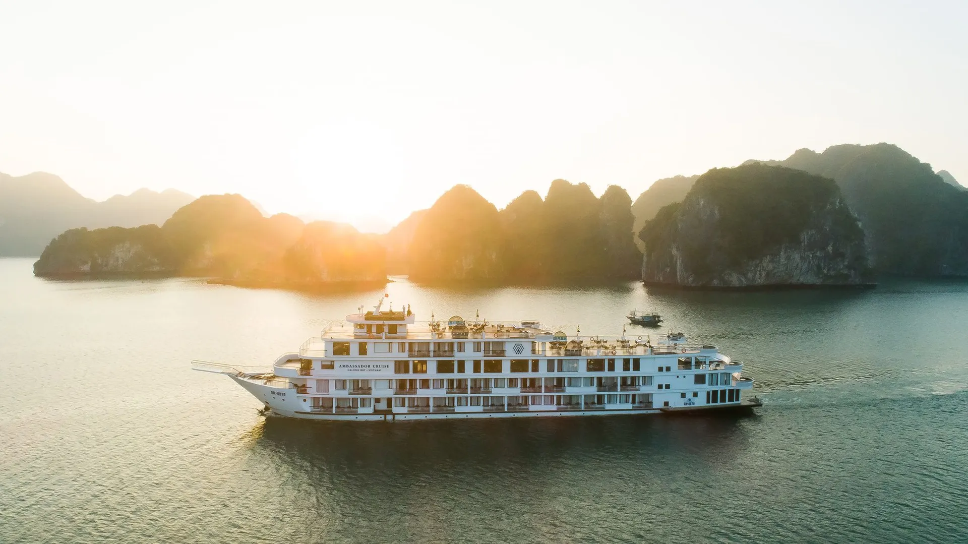 Discover Halong – Ambassador Cruise & Thanh Cong Hotel