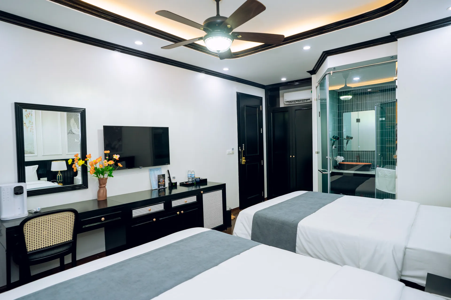 Premier Deluxe Thanh Cong Hotel